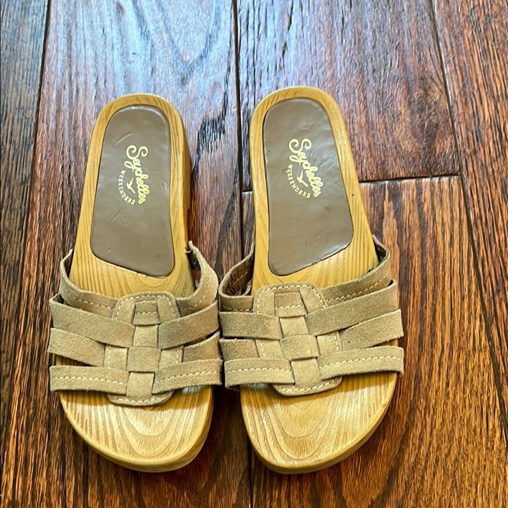 VGUC Seychelles Weekender sandals
